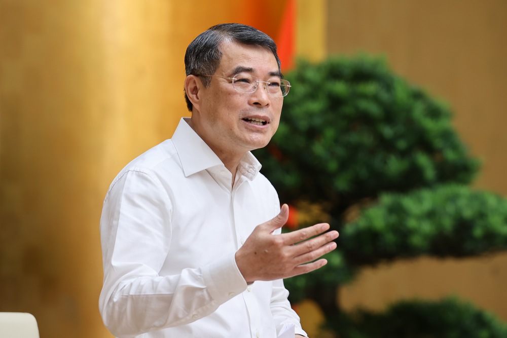 Politburo member, Prime Minister Le Minh Hung emphasized that if there is a transparent legal system, people will reduce hoarding gold. Photo: VGP