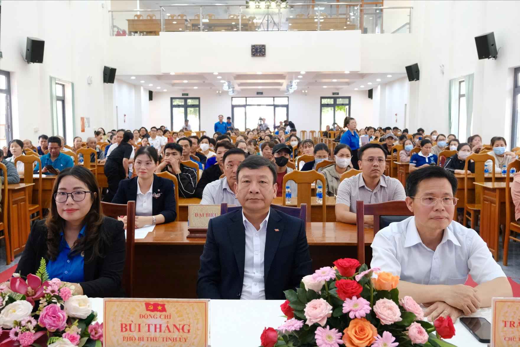 Các đại biểu dự chương trình “Cảm ơn người lao động” do LĐLĐ tỉnh Lâm Đồng tổ chức tại xã Đức Trọng. Ảnh: Hoàng Sa 