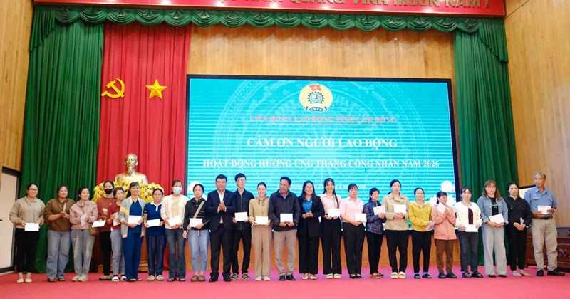 Lâm Đồng: Liên đoàn Lao động trao 260 quà "Cảm ơn người lao động