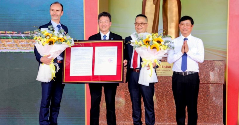 Trao quyết định chủ trương đầu tư dự án cảng trung chuyển Cần Giờ