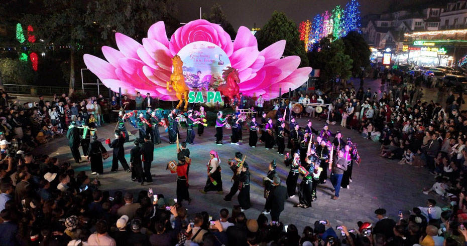 Hành trình trải nghiệm kéo dài từ sáng tới đêm, tạo nên bức tranh du lịch sôi động dịp nghỉ lễ.