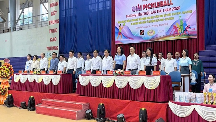 Le syndicat du quartier de Liên Chiểu, en coordination avec le Comité populaire du quartier, a organisé la cérémonie d'ouverture du premier tournoi de pickleball du quartier de Liên Chiểu en 2026. Photo: Anh Hùng
