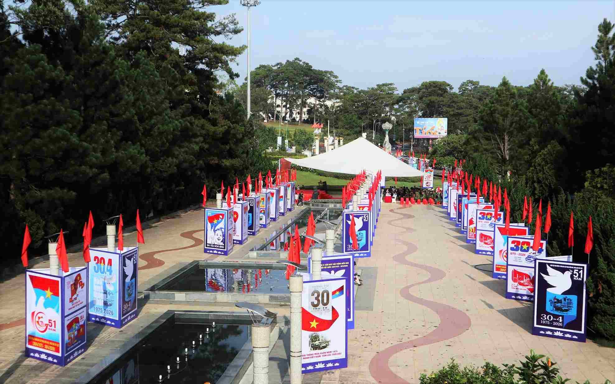 Propaganda painting exhibition space at Lam Vien Square. Photo: Phuc Khanh
