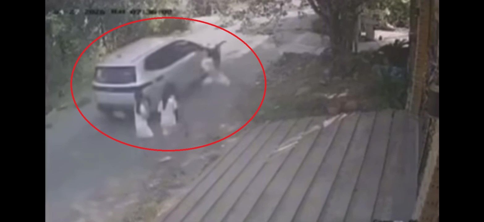 Image of a car speeding, hitting a pedestrian, causing the victim to die. Photo: Cut from clip