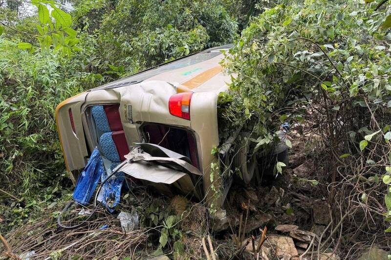 Hiện trường vụ tai nạn xảy ra vào ngày 26.4 tại xã Vân Hồ, tỉnh Sơn La. Ảnh: Công an Sơn La