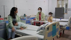 Warning of the risk of hand, foot and mouth disease spreading in children, especially during holidays.