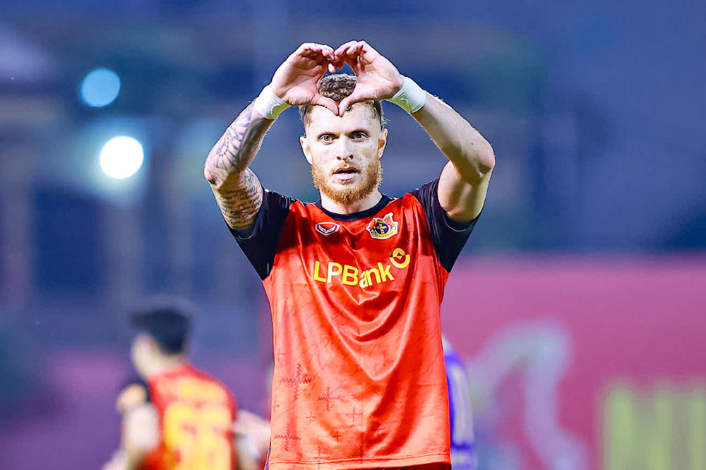 지오반 마그노는 국적 취득 절차를 완료하여 베트남 대표팀 유니폼을 입을 기회를 열었습니다. 사진: 닌빈 FC