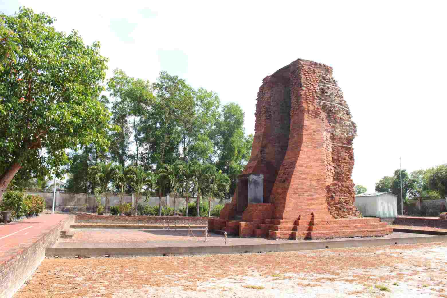 Vinh Hung ancient tower, Chau Thoi commune, Ca Mau province will be urgently invested in. Photo: Nhat Ho.