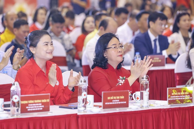 Bà Bùi Thị Minh Hoài, Ủy viên Bộ Chính trị, Bí thư Trung ương Đảng, Chủ tịch Uỷ ban Trung ương MTTQ Việt Nam tham dự Lễ phát động