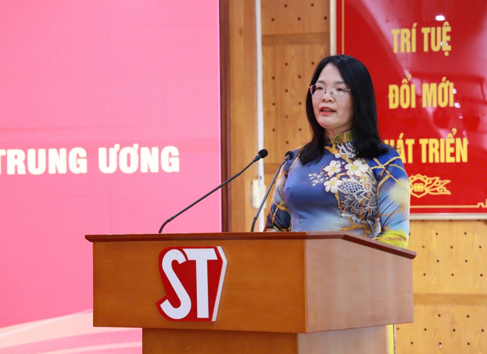 Phó Giám đốc, Phó Tổng Biên tập NXBCTQGST Nguyễn Hoài Anh phát biểu tại Hội nghị. Ảnh: Ái Vân