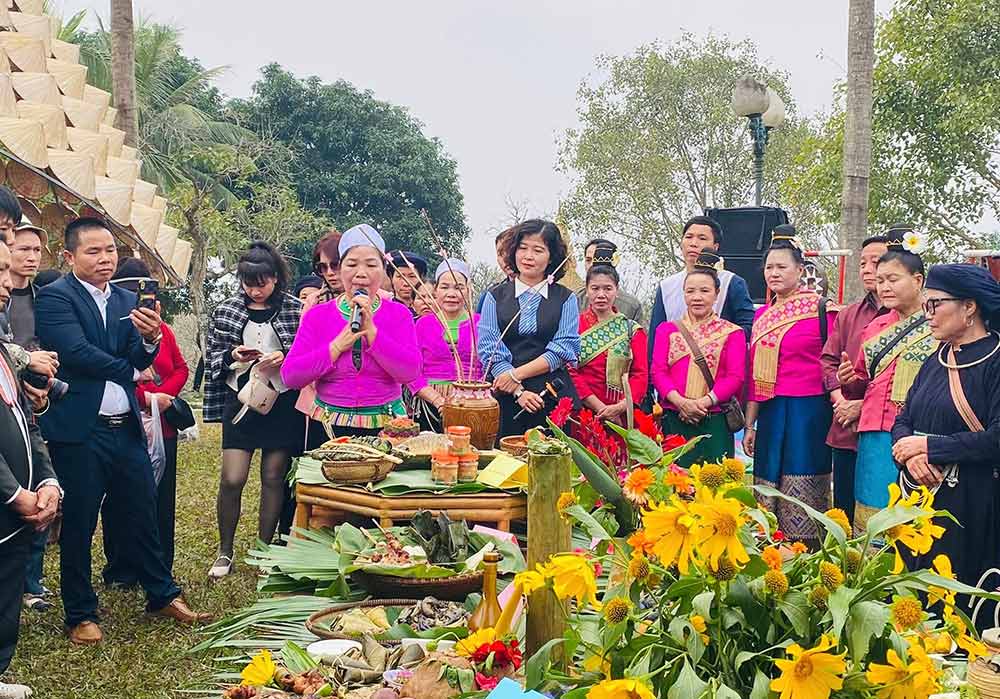 Một phiên chợ vùng cao sống động sẽ mở ra, tái hiện trọn vẹn tinh hoa của các dân tộc anh em vùng Tây Bắc. Ảnh: Phạm Hương