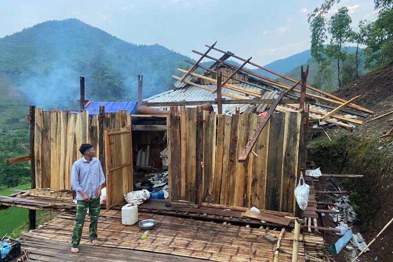 Nhà ở của người dân tại bản Pá Bó, xã Mường Chiên, tỉnh Sơn La bị tốc mái. Ảnh: Trung tâm DVTH xã Mường Chiên