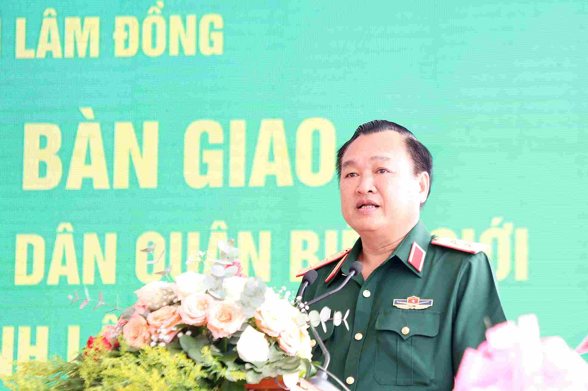 Trung tướng Trần Vinh Ngọc – Chính ủy Quân khu 7 phát biểu tại buổi lễ. Ảnh: Thần Hy 