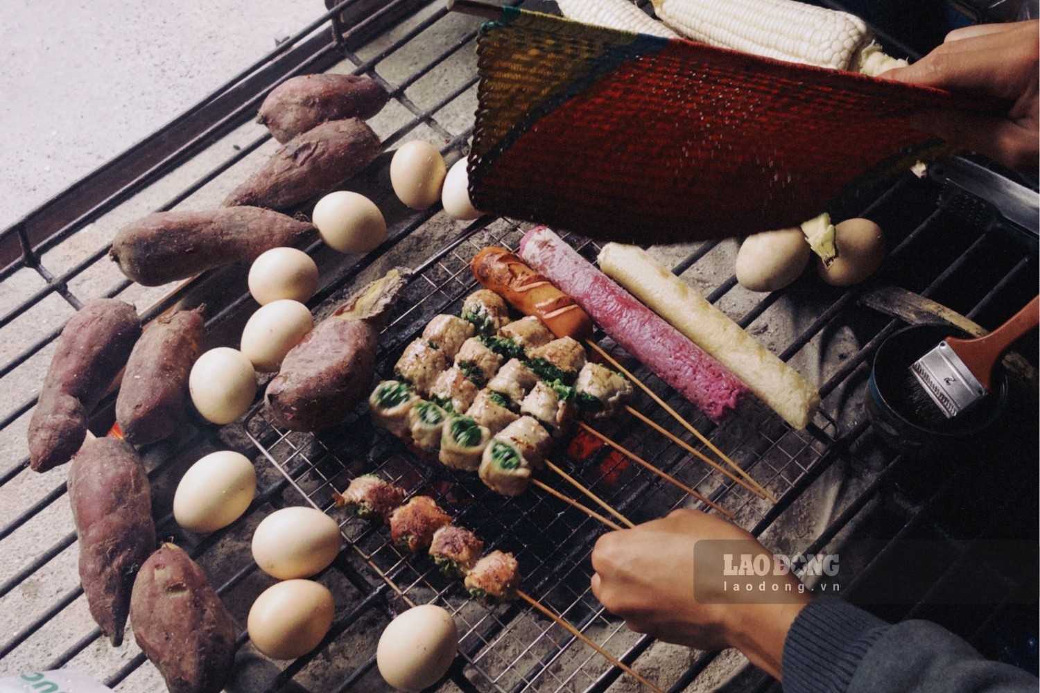 Cơm lam lá cẩm là món ăn nổi tiếng gắn liền với vùng Tây Bắc. Ảnh: Nguyễn Đạt