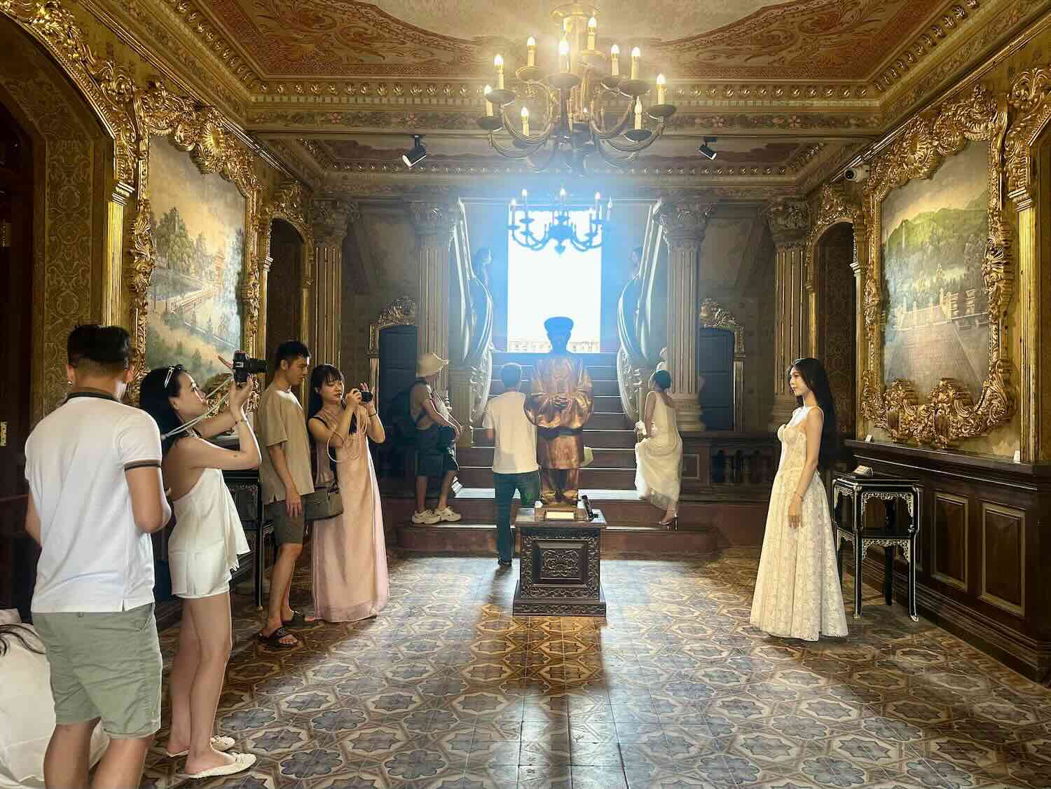 Tourists check-in at An Dinh Palace. Photo: Ngo Hien.