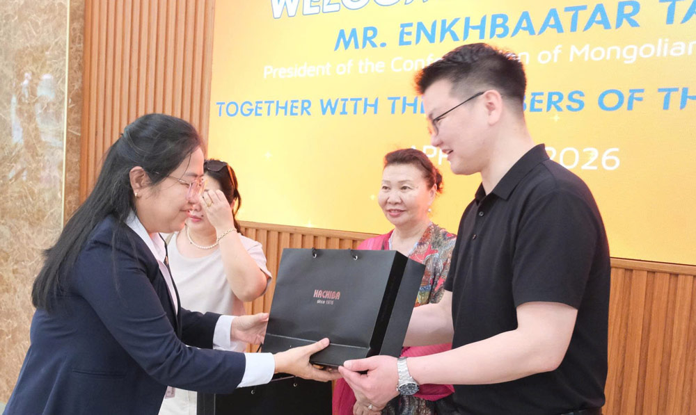 Mme Lê Thị Hải Châu - Présidente du syndicat de la société par actions Dệt may 29. 3. Photo: Personnage fourni