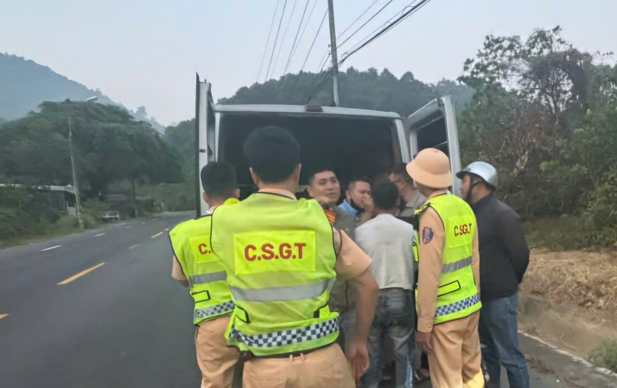La police poursuit sur 3 km et arrête un individu conduisant une voiture transportant des biens volés