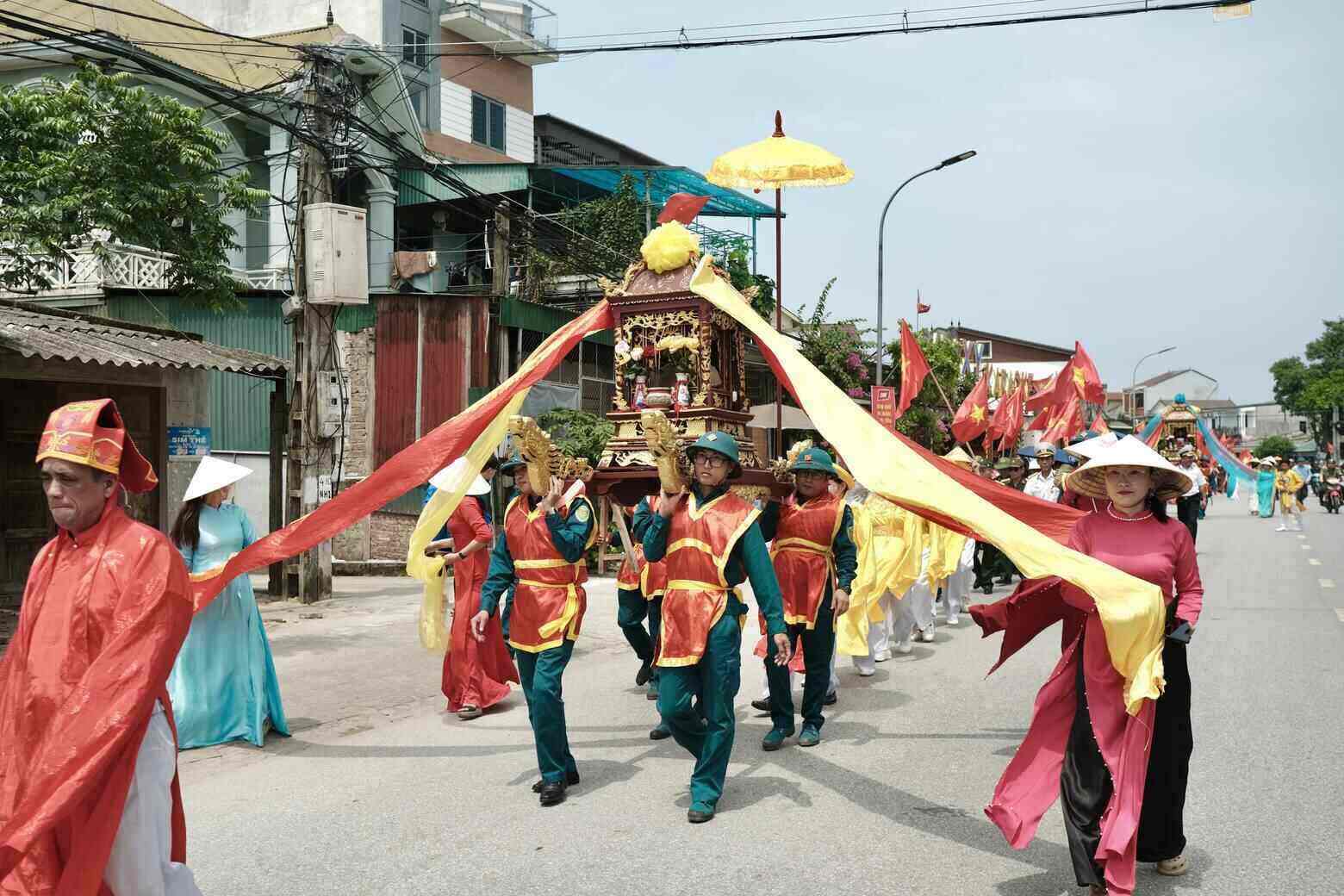 The Cau Ngu festival at Lang Hieu Temple takes place in a solemn atmosphere. Photo: Mai Ngan