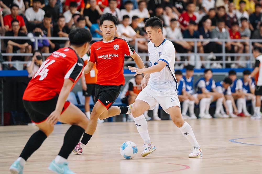 Chánh Hưng Thái Sơn Nam thi đấu áp đảo trong trận chung kết. Ảnh: Nguyễn Khanh