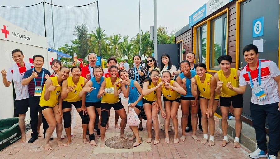 Vietnamese women's beach handball team at the 2026 Asian Beach Games. Photo: Vietnam Handball Federation