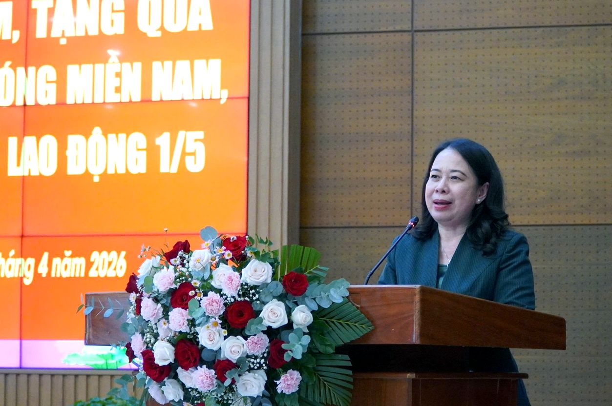 Vice President Vo Thi Anh Xuan speaks at the gift-giving ceremony. Photo: Thanh Mai