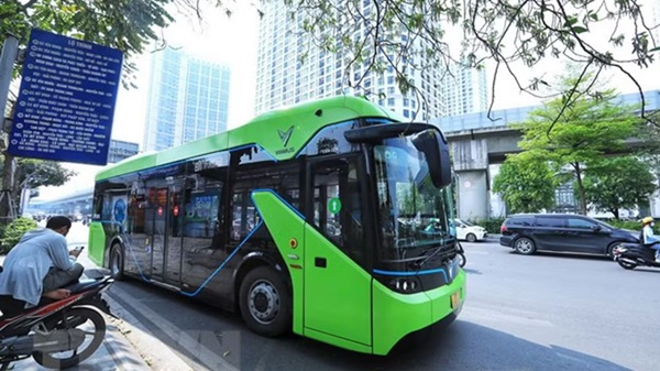 Hà Nội đưa thêm 52 xe buýt điện vào khai thác từ 30.4. Ảnh:  Tuấn Anh