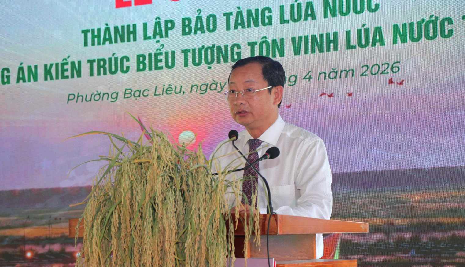 Mr. Nguyen Quoc Thanh, Director of Ca Mau Department of Culture, Sports and Tourism, talks about the Three Rice Grains Symbol Project. Photo: Nhat Ho.