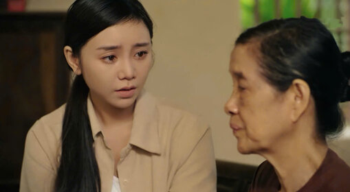 Thuong is helpless before her grandmother wants to sell the house to take care of her grandchildren. Photo: VFC