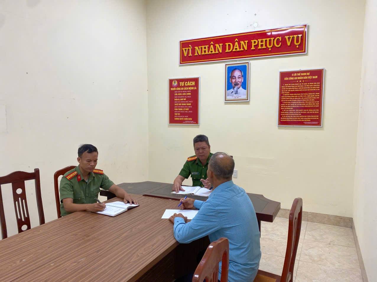 Công an nhắc nhở người đăng thông tin chưa kiểm chứng về dự án tại xã Châu Ninh. Ảnh: Công an tỉnh Hưng Yên