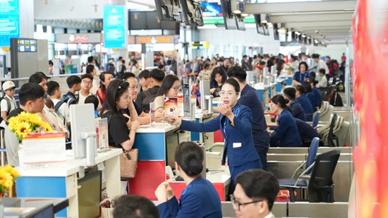 On April 29, Noi Bai airport welcomed nearly 113,000 passengers. Photo: Minh Hanh