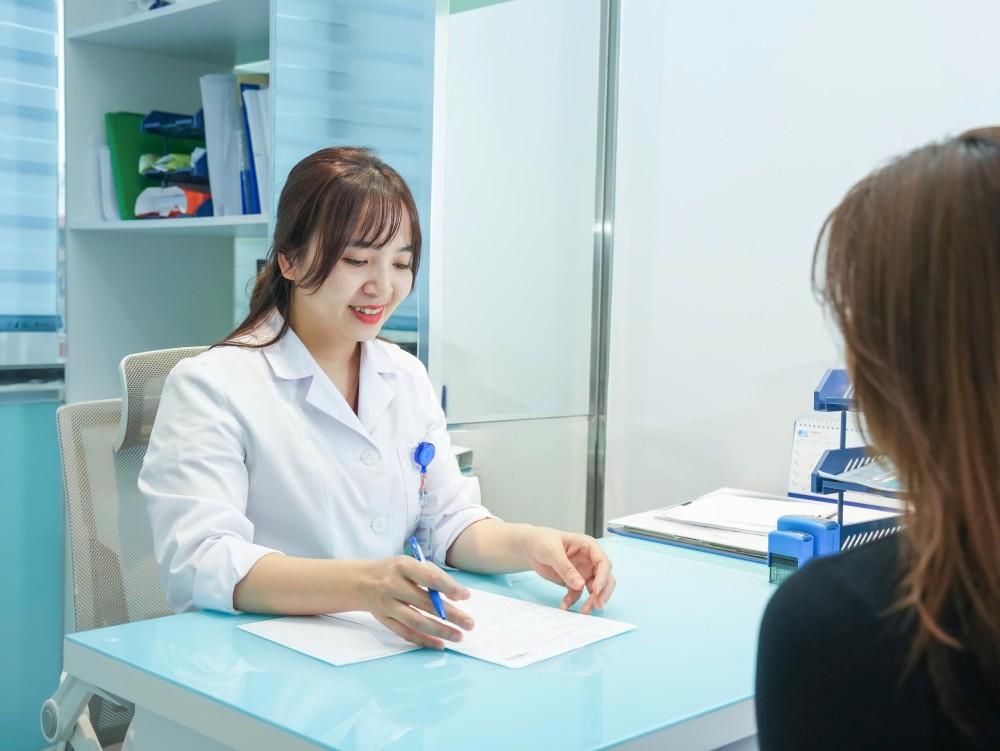 Doctors advise patients to find children after many years of hopelessness. Photo: Hai Pham