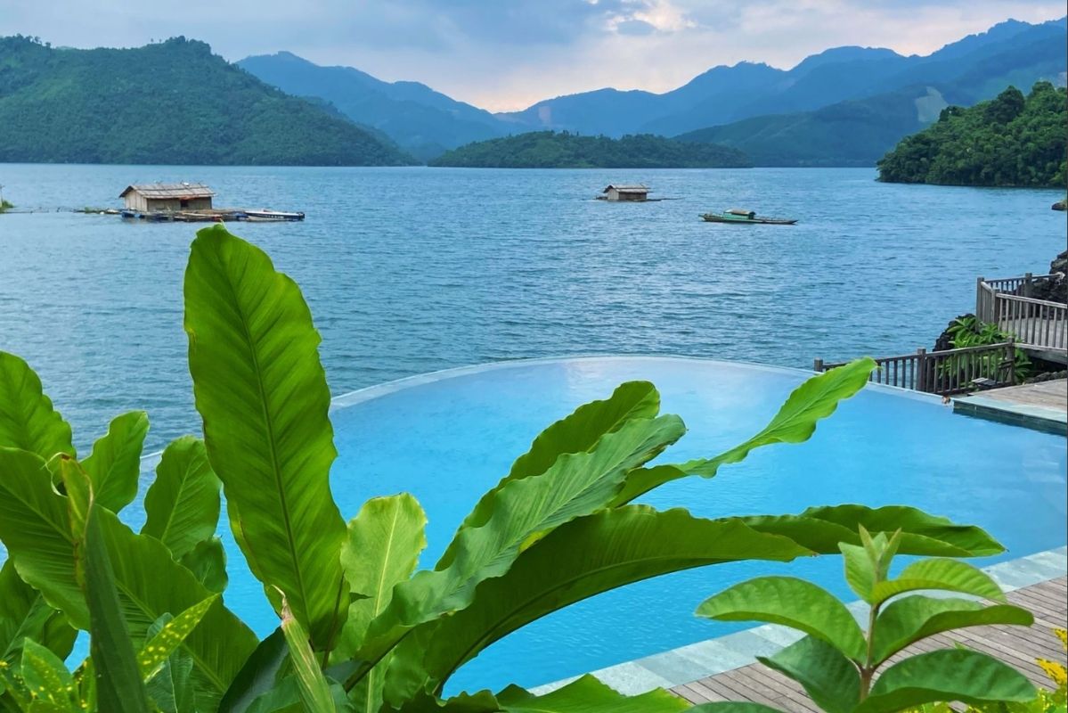 Today's weather forecast helps tourists refer to information before exploring and enjoying outdoor activities. Photo: Van Chuyen