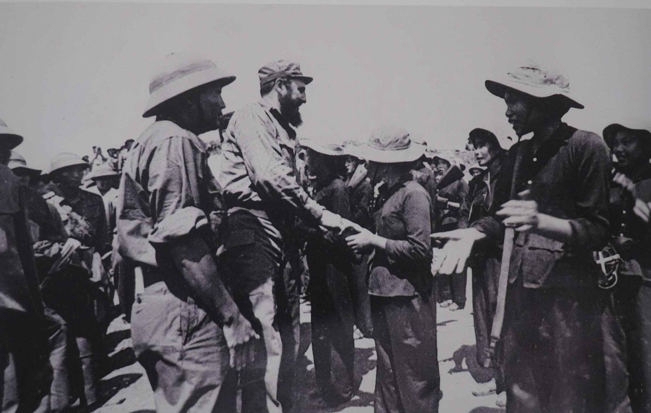 Ngày 15.9.1973, Chủ tịch Cuba Fidel Castro trở thành nguyên thủ quốc gia đầu tiên và duy nhất trên thế giới đến thăm vùng giải phóng miền Nam Việt Nam khi chiến trường còn nồng mùi thuốc súng. Ông đến thăm Cứ điểm 241 (nay là xã Cam Lộ, tỉnh Quảng Trị), nơi từng là căn cứ quân sự kiên cố nhất của Mỹ-ngụy, được quân ta giải phóng năm 1972. 