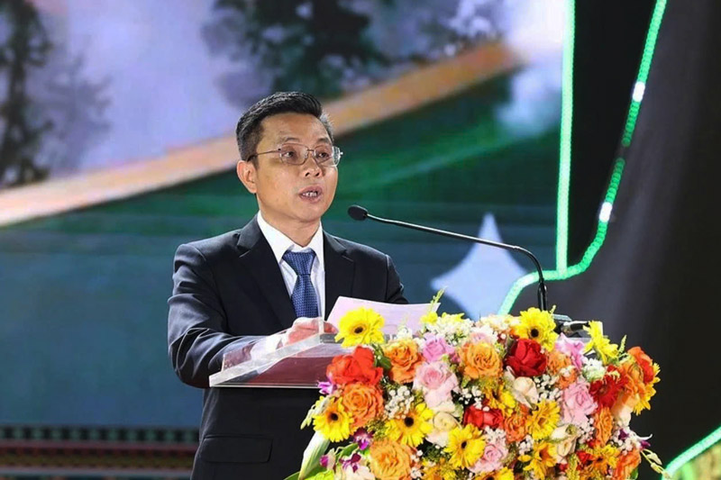 Ông Nguyễn Phước Toàn – Phó Chủ tịch UBND phường Sa Pa phát biểu khai mạc lễ hội. Ảnh: Đinh Đại