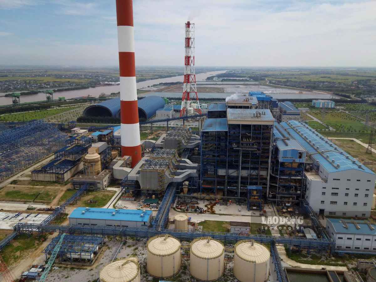 La central térmica Thai Binh 2 está ubicada cerca del río Tra Ly. Foto de : Ha Vi