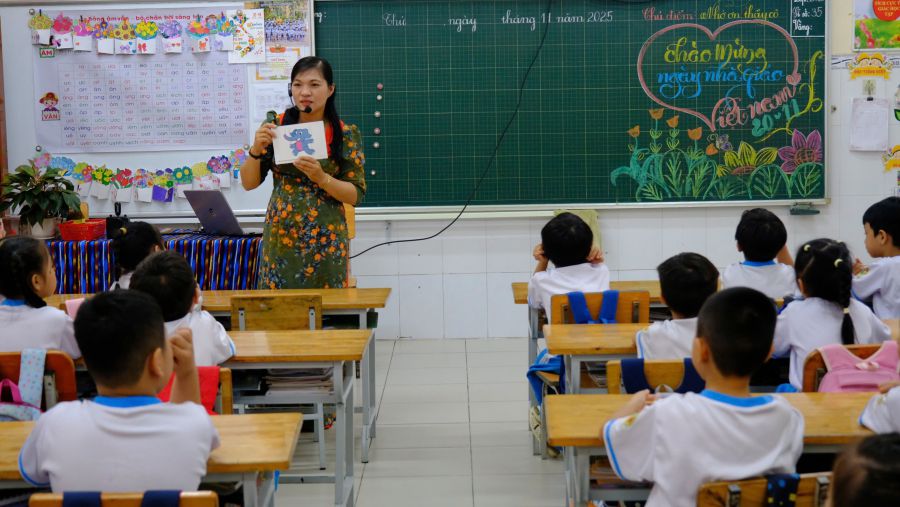 The expected base salary increase of 8% from July 1, 2026 is a great encouragement for cadres, civil servants, public employees and workers in the public sector. Photo: My Ly