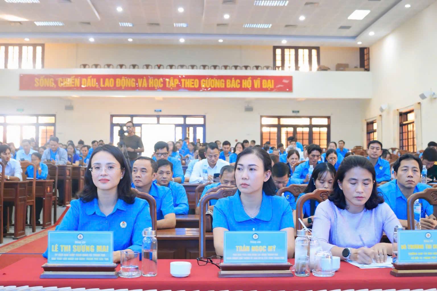 Các đại biểu tham dự chương trình hội nghị. Ảnh: Hương Nha