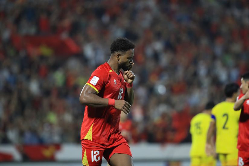 Striker Xuan Son makes his mark in the Vietnamese national team jersey. Photo: Minh Dan