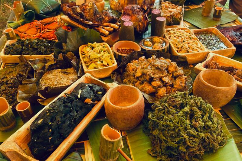 Các món ăn được chế biến từ rêu suối lạ và ngon. Ảnh: Trường Sơn