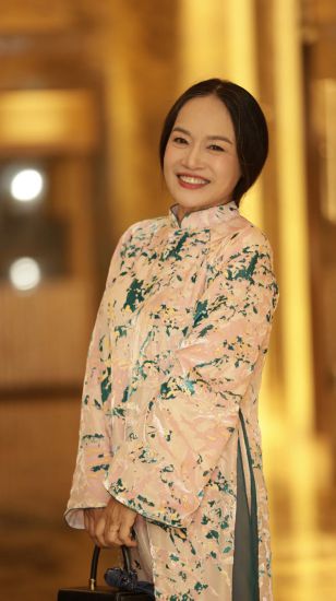 Meritorious Artist Tu Oanh at the press conference to launch the movie "Going Against the Road, Going Against the Sun". Photo: Producer