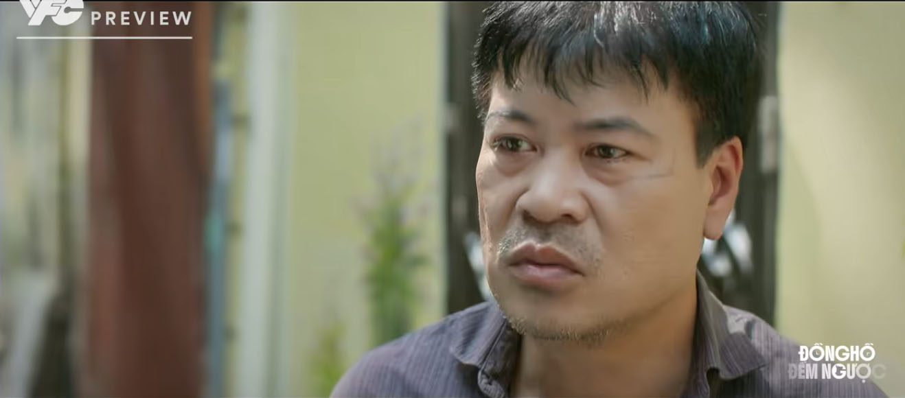 Mẹ Thành bực bội khi ông Lương đến tìm. Ảnh: VFC. 