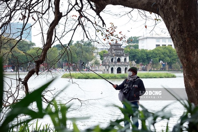 Today's weather forecast helps tourists refer to information before exploring and enjoying outdoor activities. Photo: To The
