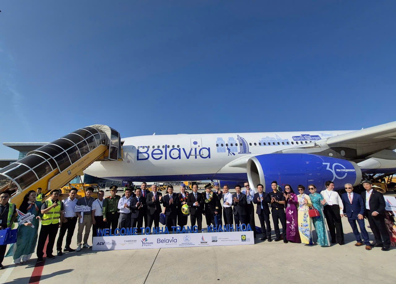 Khanh Hoa provincial authorities set a tourism revenue target of 9 billion USD in the coming period. Photo: Nguyen Phat