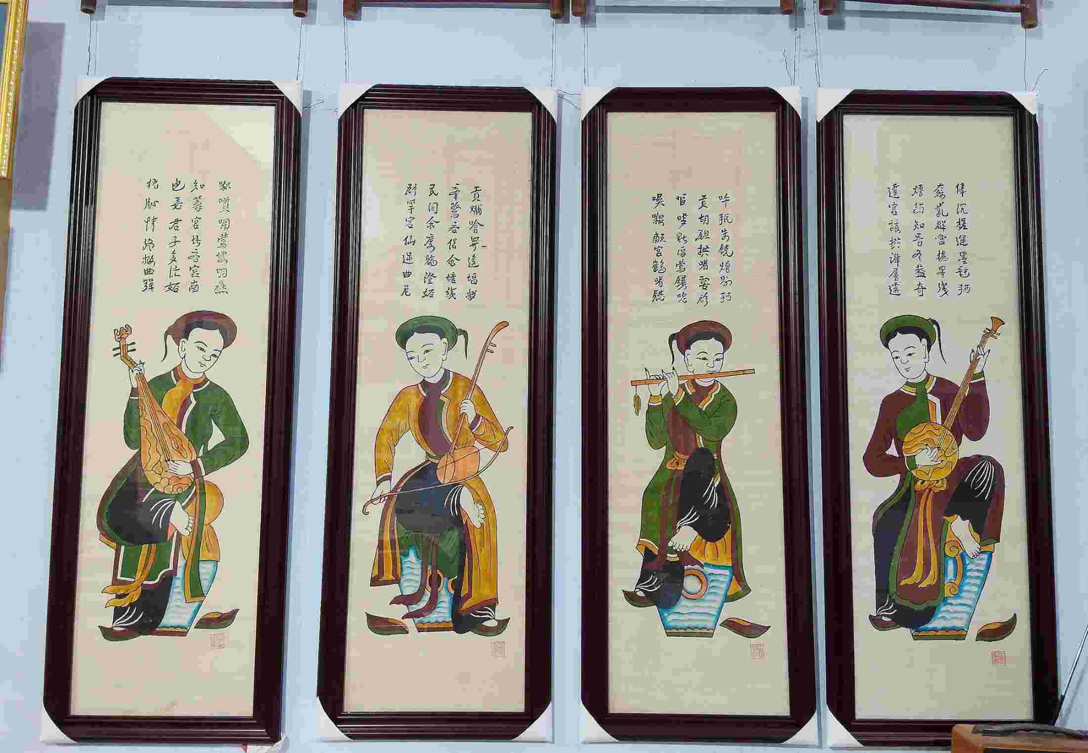 Bộ tranh Tố nữ là bộ tranh tứ bình gồm bốn bức vẽ bốn thiếu nữ Việt Nam xưa đang trình diễn các loại nhạc cụ dân tộc khác nhau. 