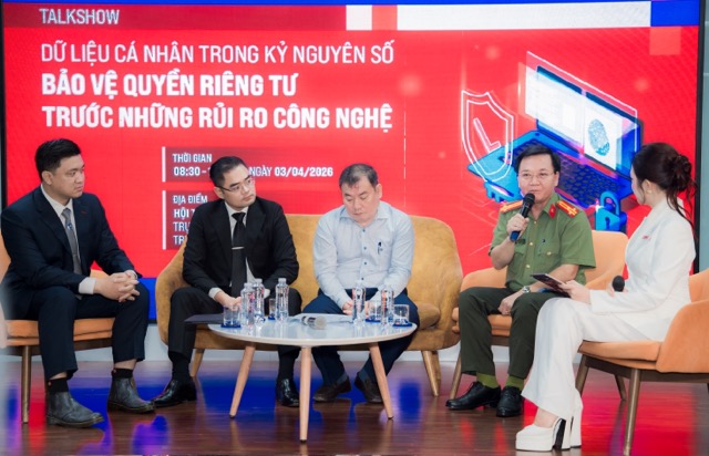 Senior Lieutenant Colonel Do Minh Kim - Deputy Head of Department 3, Department of Cyber Security and High-Tech Crime Prevention (A05) shared information related to personal data protection. Photo: Nguyen Ly