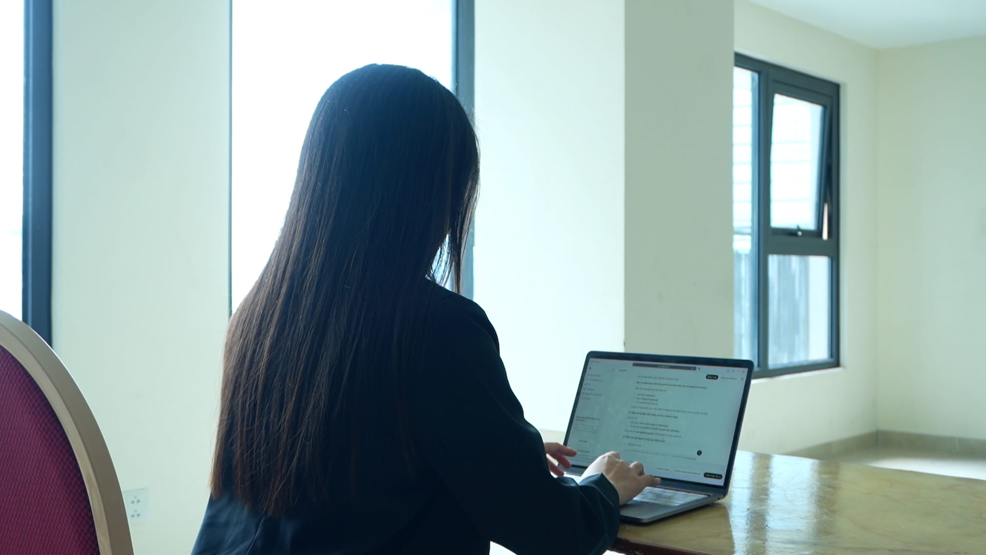 Fear of failure makes young people slow to enter the labor market. Photo: Huyen Anh