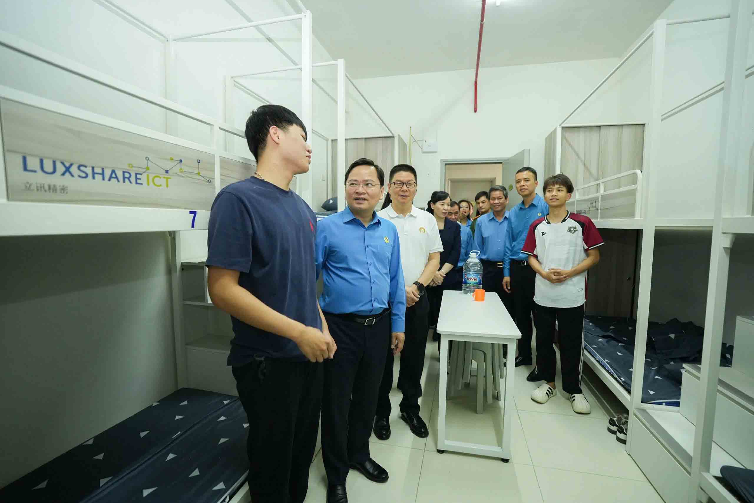 Chủ tịch Tổng LĐLĐ Việt Nam thăm khu ký túc xá dành cho công nhân tại 