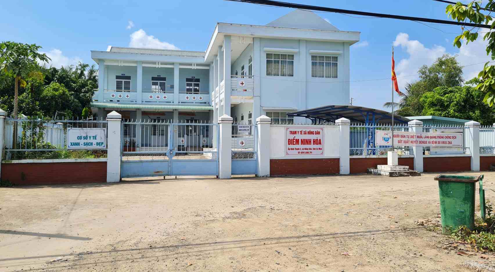 Cà Mau đã chuyển giao 64 trạm y tế xã, phường về UBND xã, phường quản lý, trụ sở trạm y tế xã nhiều đơn vị trở thành ” Điểm y tế xã“. Ảnh: Nhật Hồ.