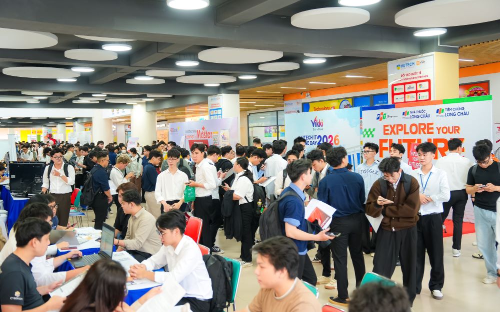 Ngày hội tuyển dụng và triển lãm Công nghệ Thông tin thu hút hơn 5.000 sinh viên tham gia. Ảnh: Xuân Dung