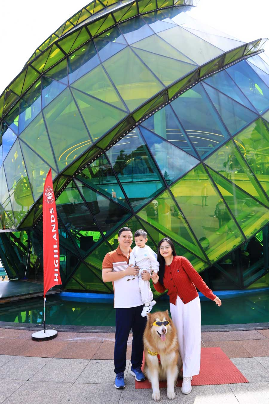 Những địa điểm có khí hậu mát mẻ sẽ thích hợp với những gia đình có con nhỏ. Ảnh: Thế Huy 